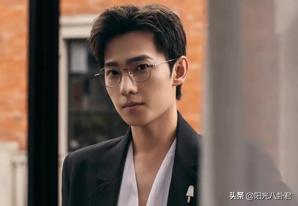 矮个子健身显高吗_矮个子明星健身照_矮个子健身前后对比