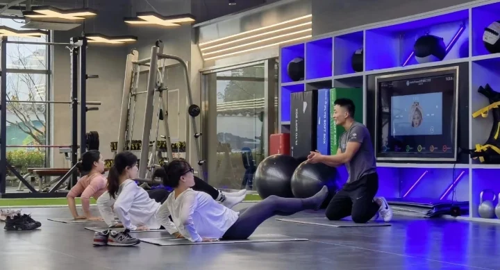 健身房全女私教_健身私教课价格_济南银座健身私教课
