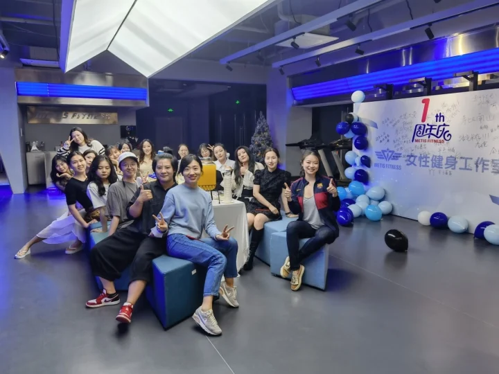 健身私教课价格_健身房全女私教_济南银座健身私教课