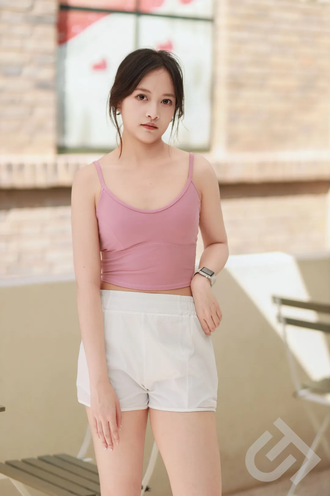 健身房运动上衣女夏_夏季健身服装女套装_女生健身上衣