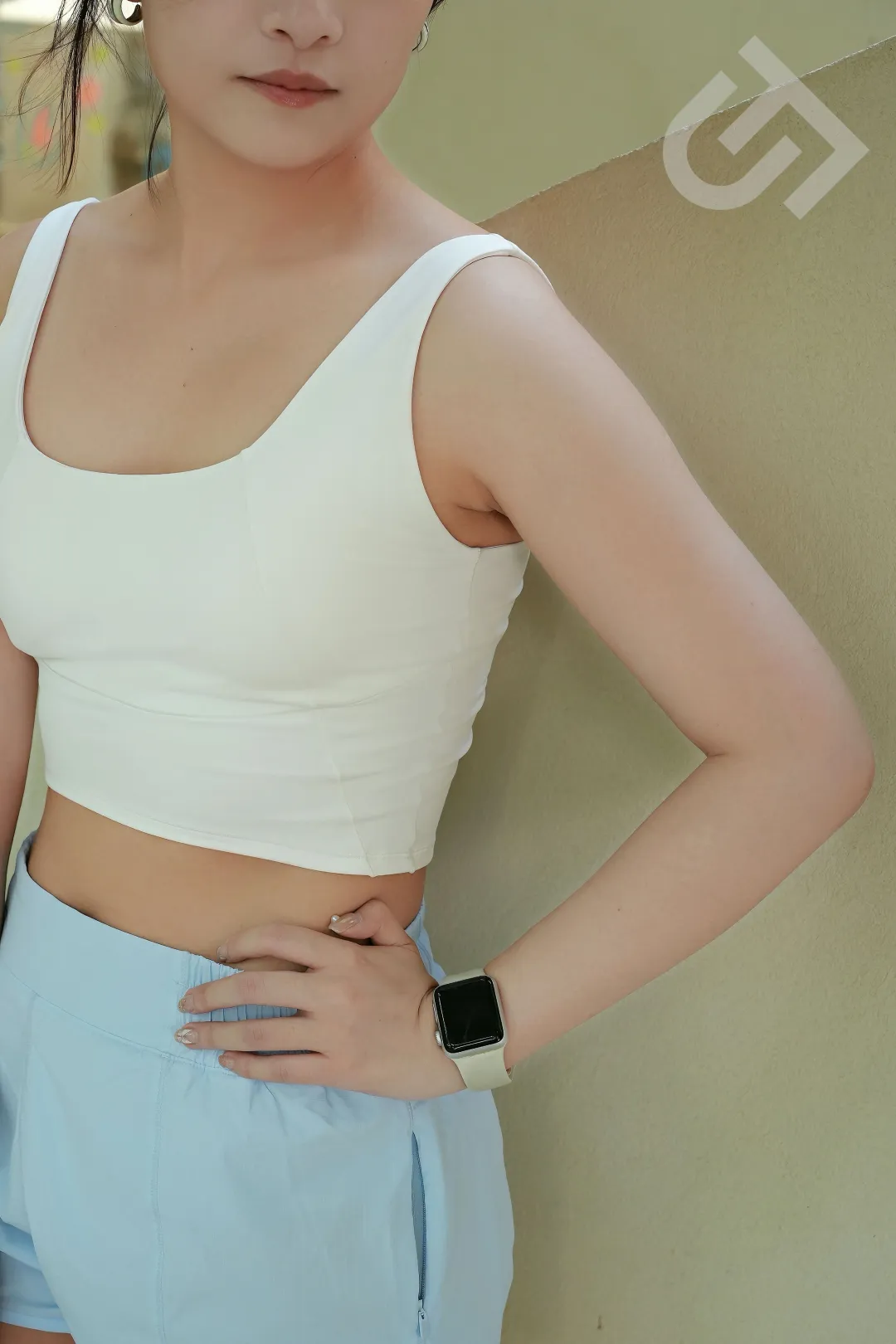 女生健身上衣_夏季健身服装女套装_健身房运动上衣女夏