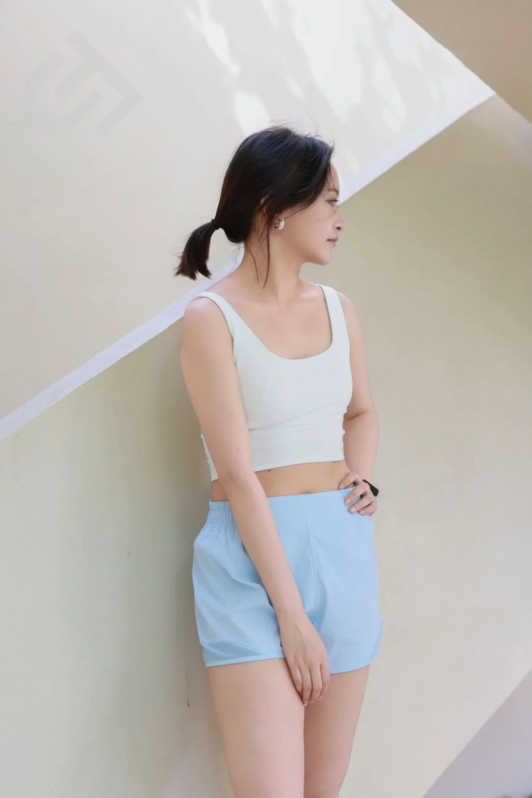 女生健身上衣_夏季健身服装女套装_健身房运动上衣女夏