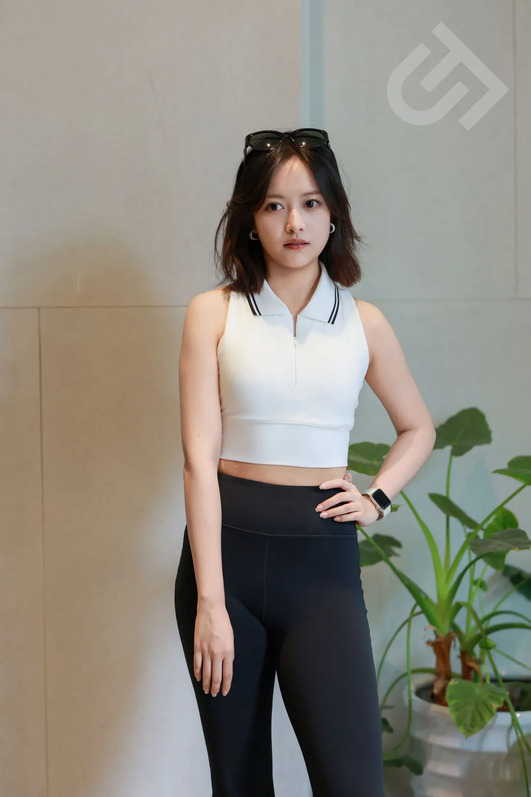 健身房运动上衣女夏_夏季健身服装女套装_女生健身上衣