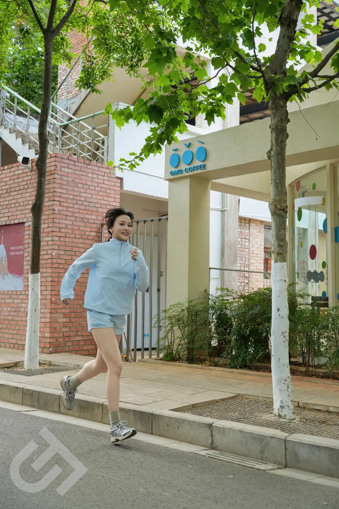 女生健身上衣_夏季健身服装女套装_健身房运动上衣女夏
