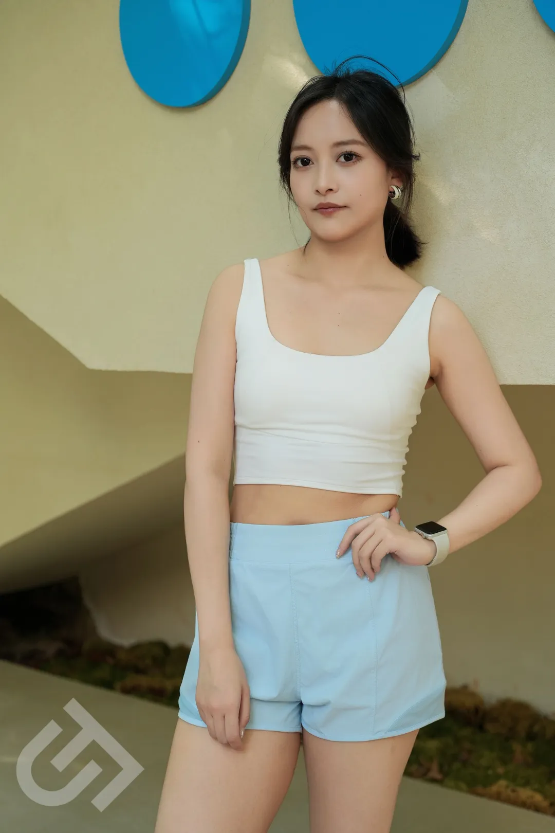 健身房运动上衣女夏_夏季健身服装女套装_女生健身上衣