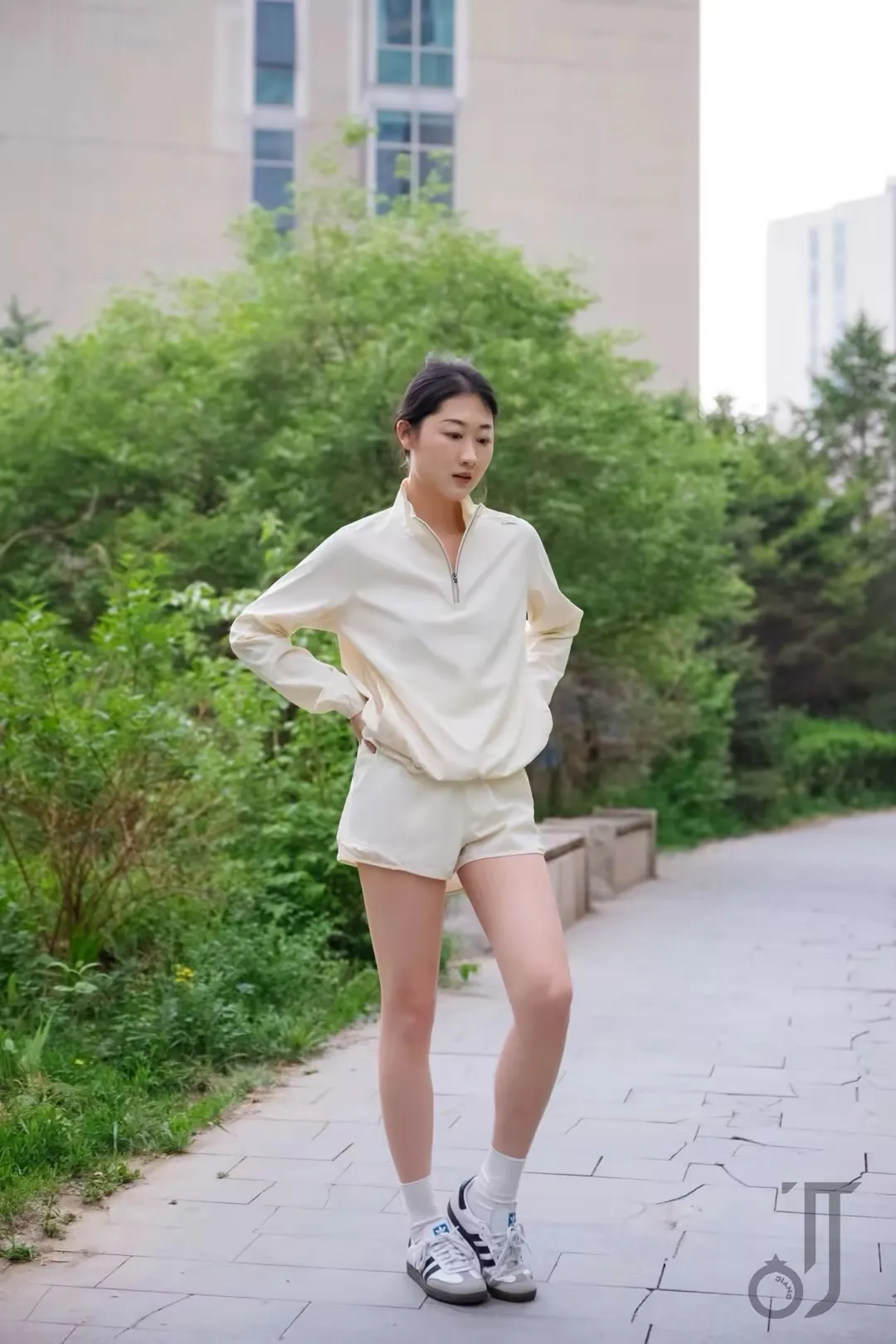 夏季健身服装女套装_健身房运动上衣女夏_女生健身上衣