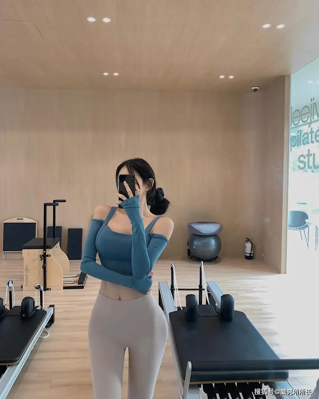 打扮房健身运动图片大全_健身房运动打扮_打扮房健身运动视频