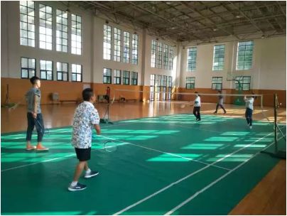运动比赛前可以洗澡吗_运动会赛前_比赛前运动员们会做些什么