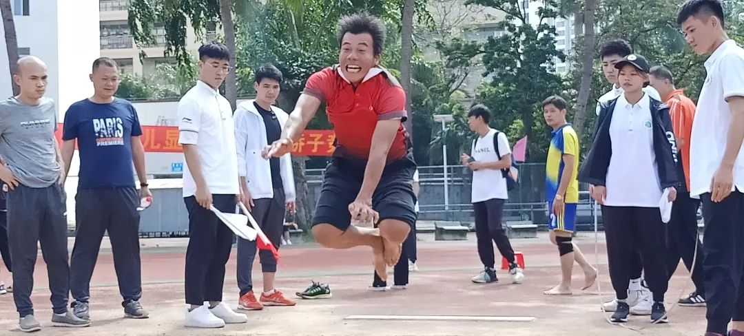 高中跑步吗_高中生跑步_高中女主运动会跑步