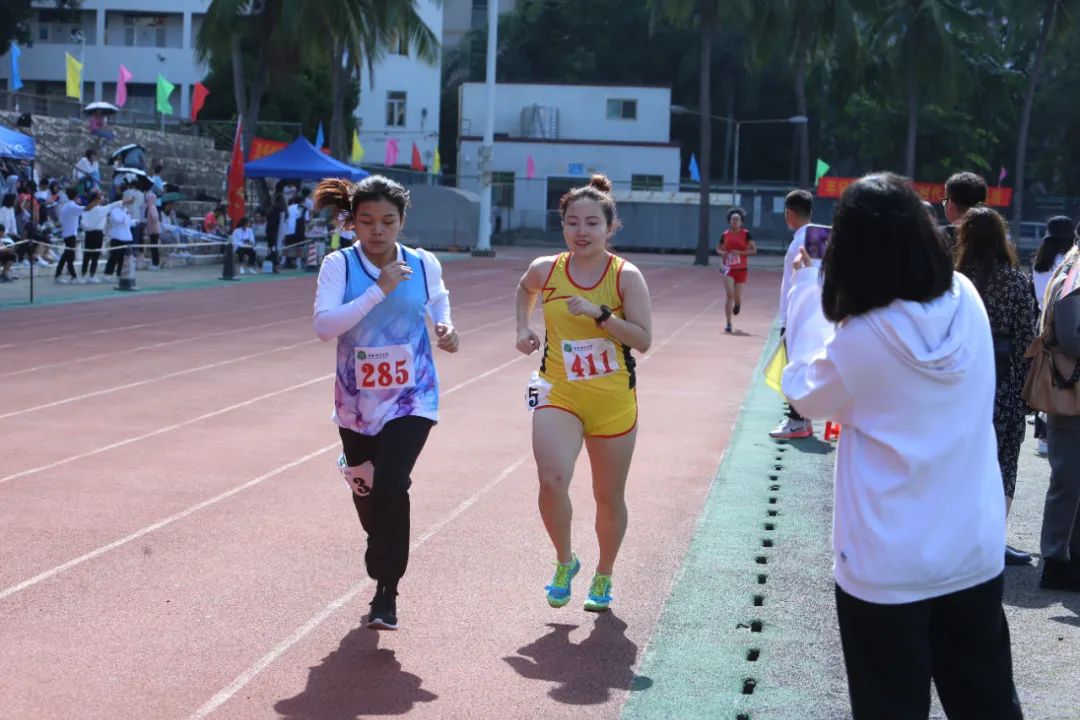 高中生跑步_高中跑步吗_高中女主运动会跑步