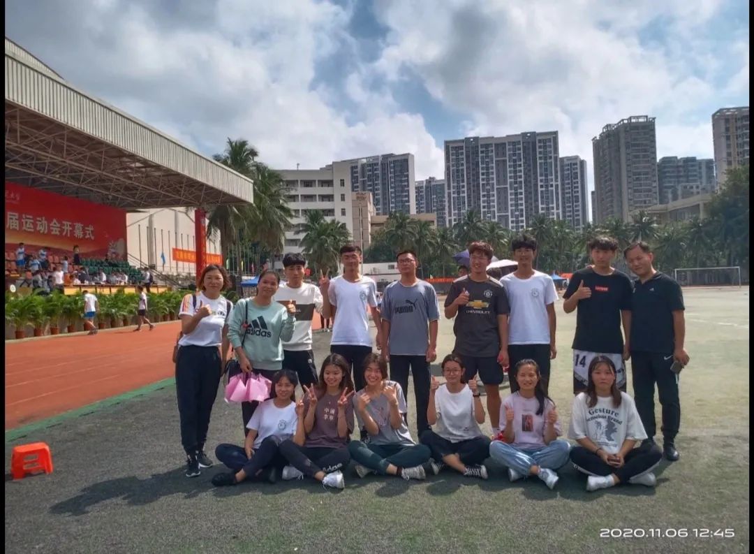 高中生跑步_高中女主运动会跑步_高中跑步吗