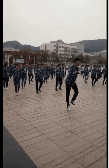 体操健身舞中学生_中学生体操舞蹈视频_中学生体操动作