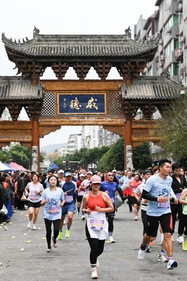 南充马拉松赛_南充马拉松直播视频_南充马拉松2019官网