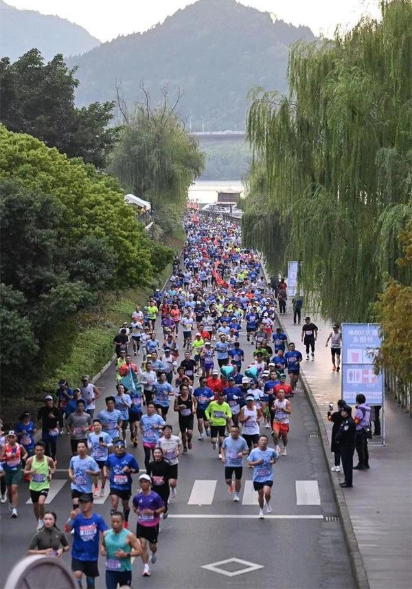 南充马拉松2019官网_南充马拉松赛_南充马拉松直播视频