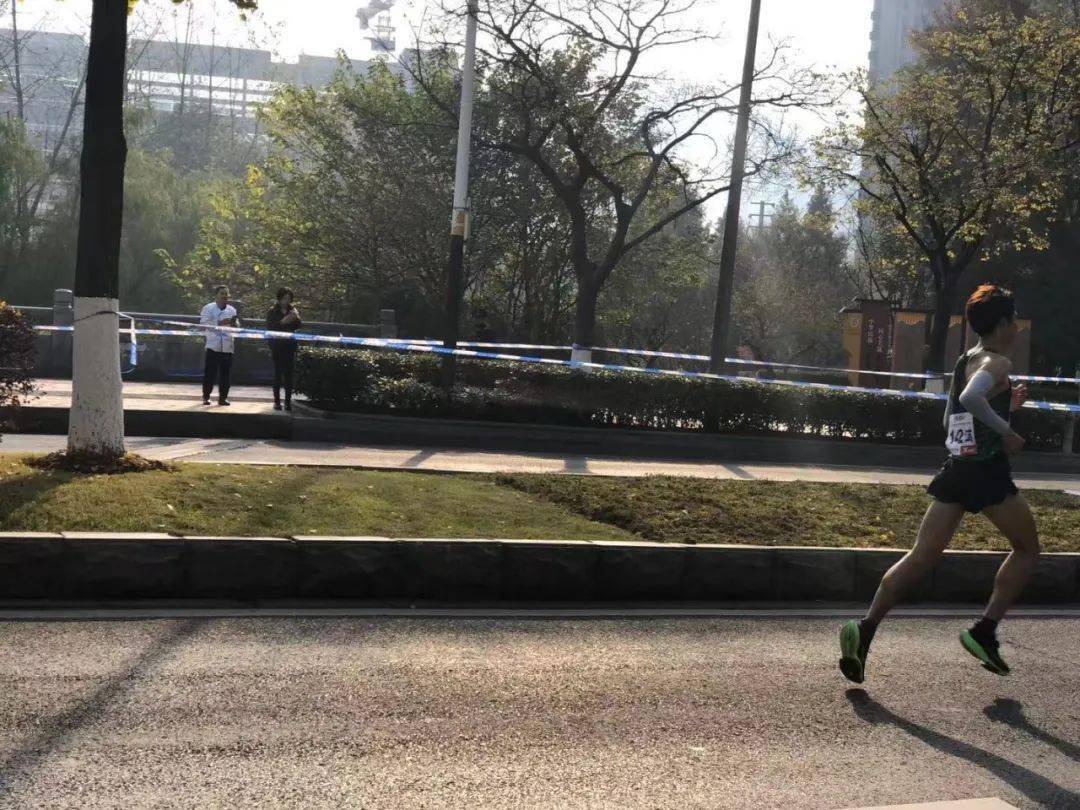 江苏马拉松选手_南京马拉松杨乐受伤_马拉松杨乐江苏